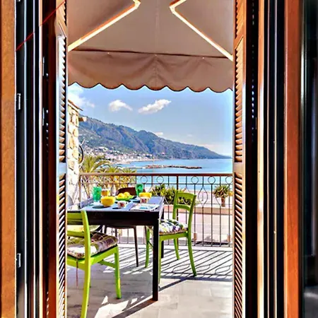 Les Sablettes Panoramic Sea View Apartment *