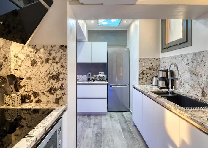 Апартаменти Les Sablettes Panoramic Sea View Мантон